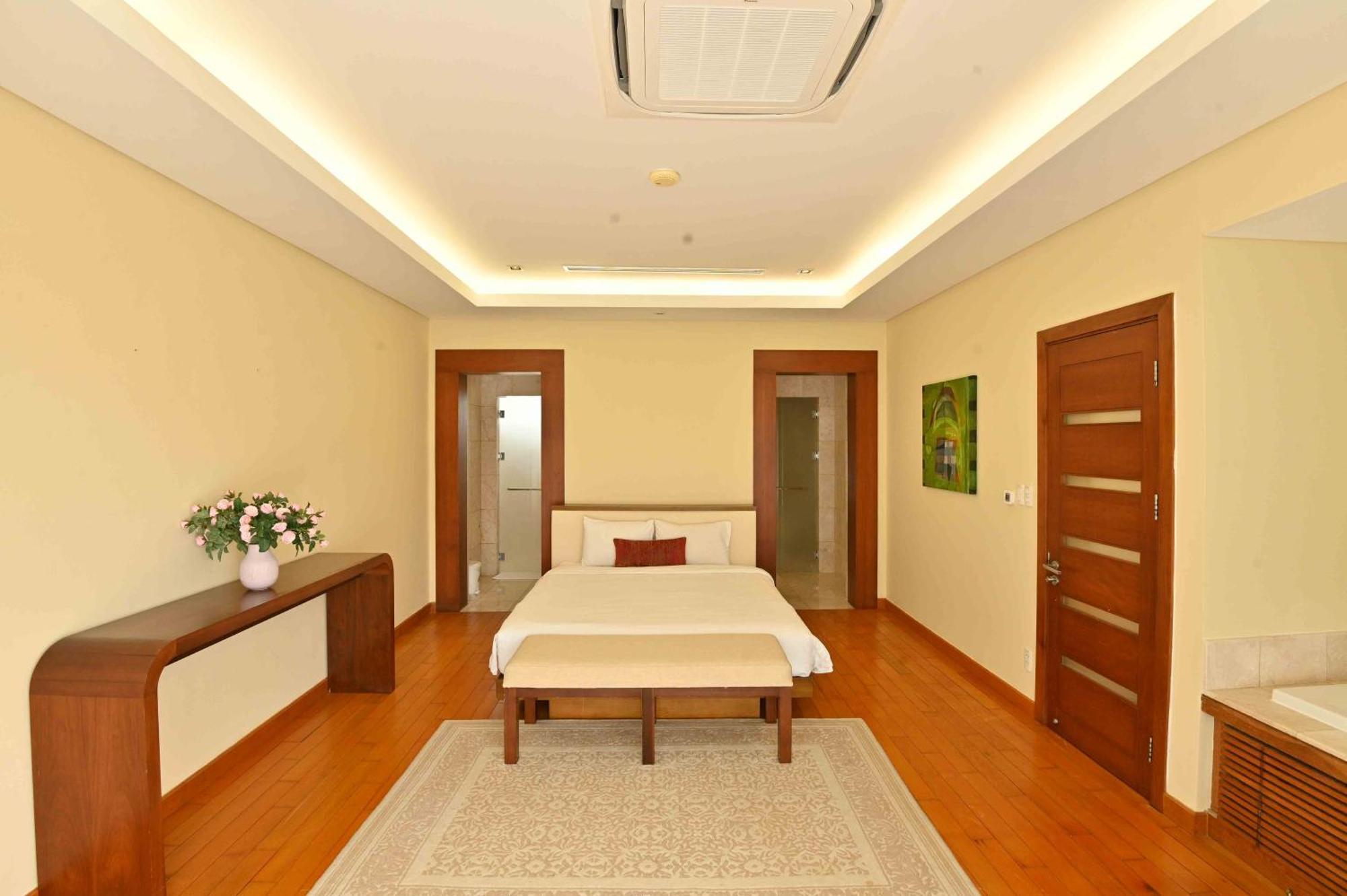 Golden Beachside Khu nghỉ mát